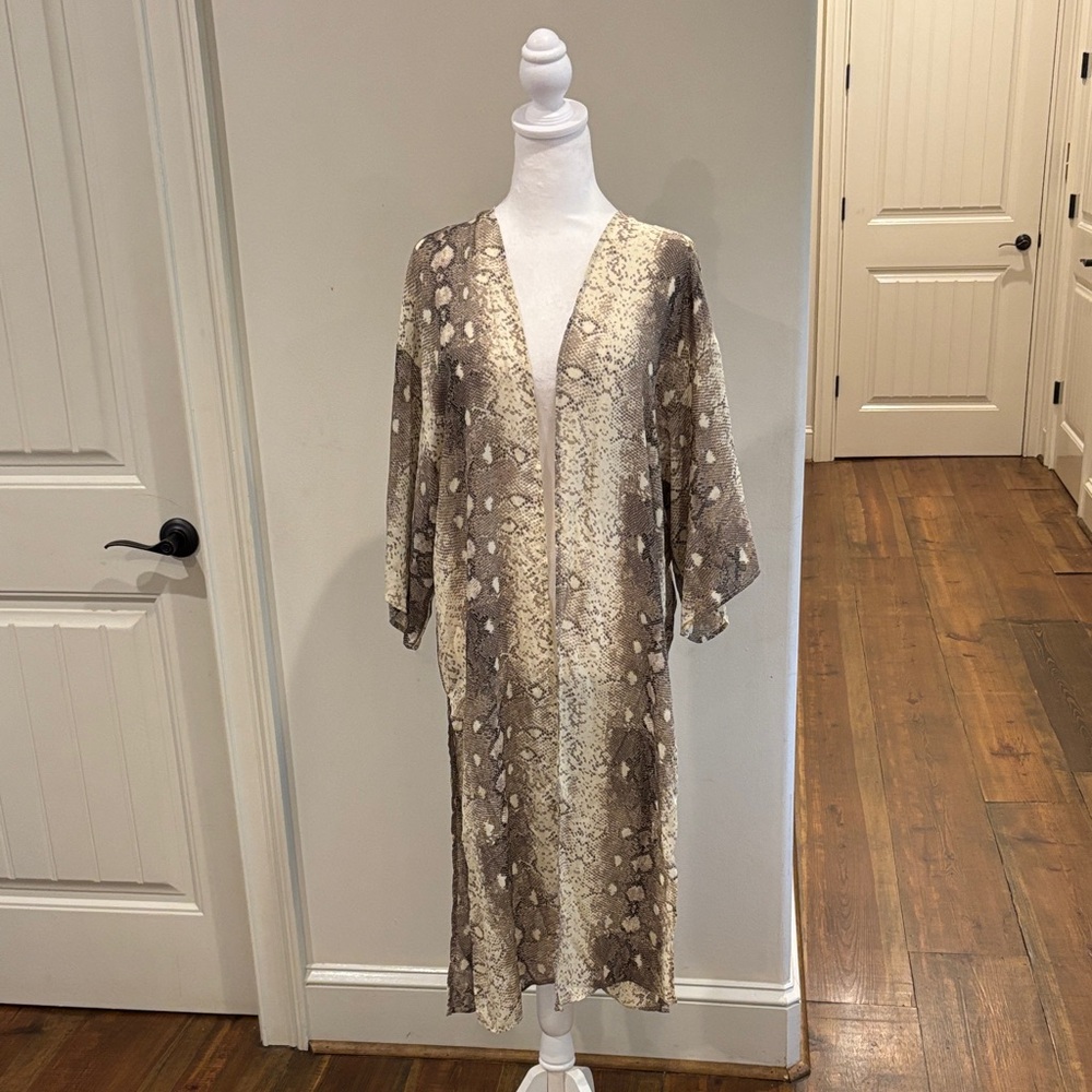 She + Sky Snake Patterned Kimono